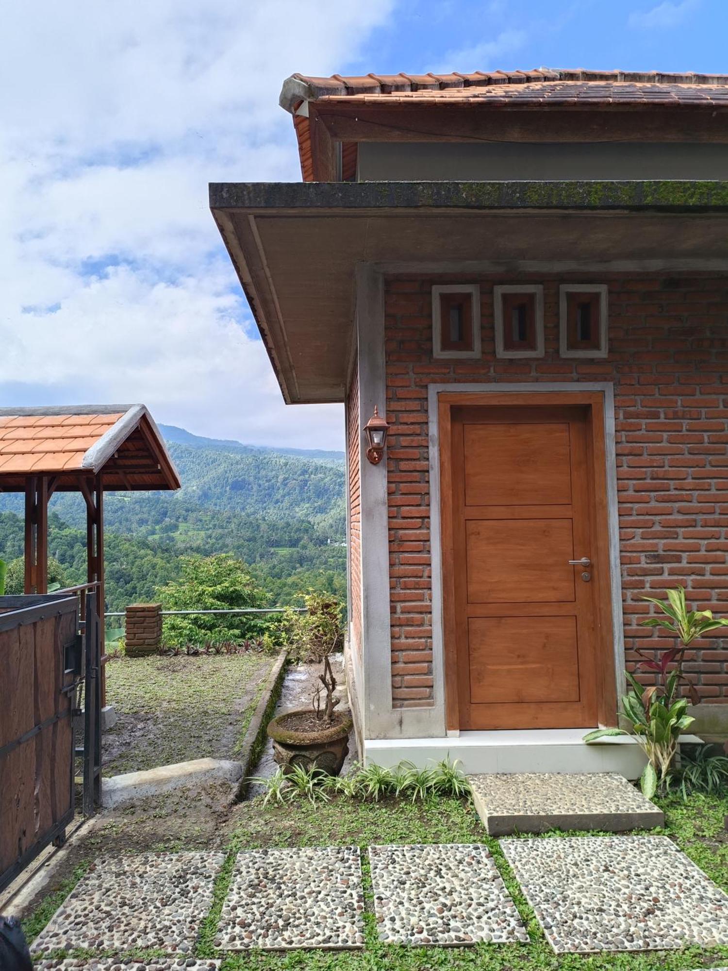 Made Oka Homestay And Warung Munduk Buitenkant foto
