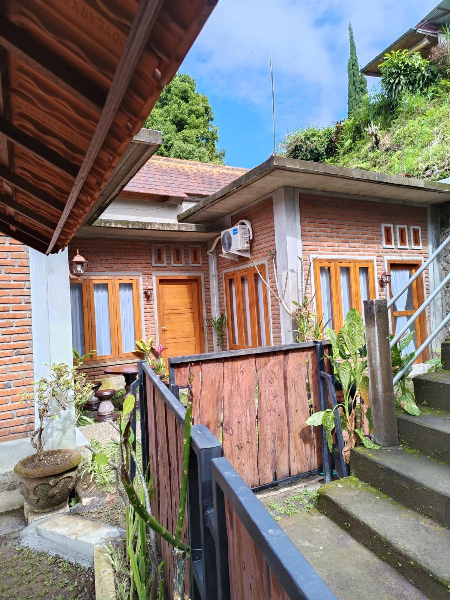 Made Oka Homestay And Warung Munduk Buitenkant foto