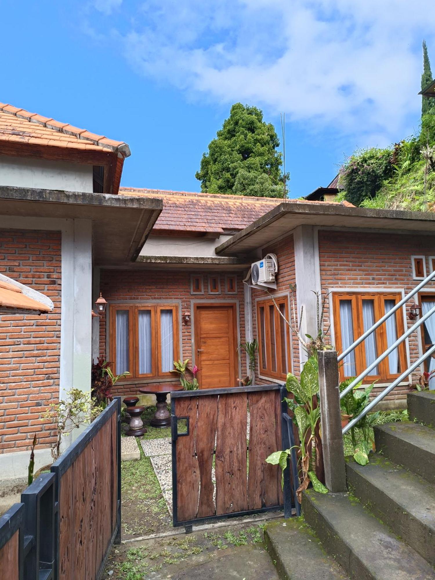 Made Oka Homestay And Warung Munduk Buitenkant foto